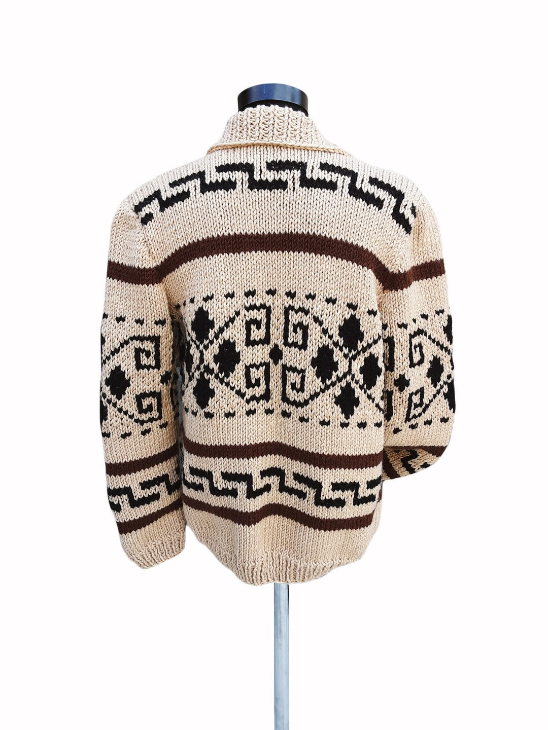 Beige knitted cardigan with zipper closure